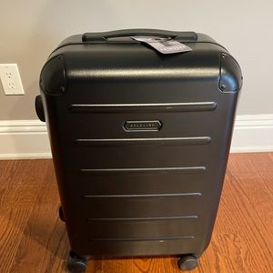 Solgaard carry on closet 22 inch BNWT